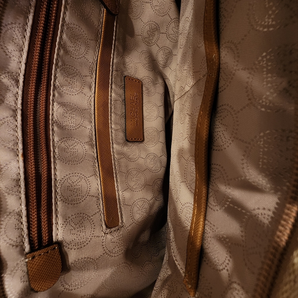 Michael Kors purse - Picture 9 of 9